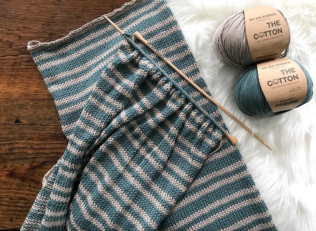 Pull en coton en cours 💙 si agréable à tricoter ! Vous l'avez déjà essayé ?
📷purlsense
bit.ly/limoncelloswea…