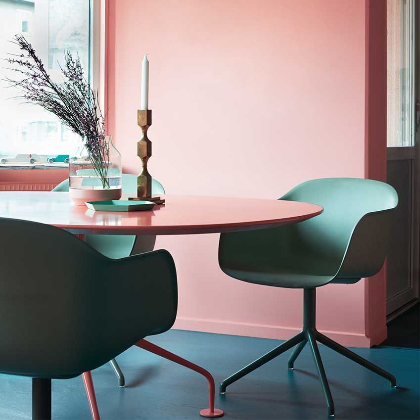 ELLEDecoUK's tweet image. It’s the hottest colour combination in interiors! Find out how to work pink and green in your home. #EDUKMay17 out now! pic: magnus marding