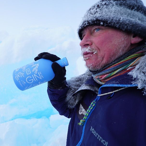 The Explorer Gin does what it says on the tin. buff.ly/2pNNQf5 #northpole #arctic #explorergin #alanchambers @jct600_bentley