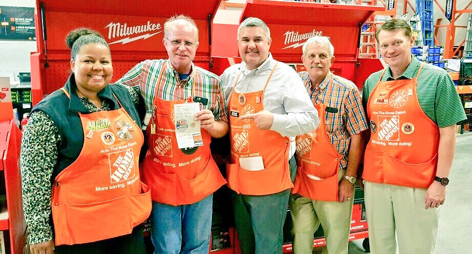 Scott Roop (@scottroop) on Twitter photo Myron receiving his DIAMOND Homer award from Heidi and Jason. #D338 #eliteclub @RobinRankinTHD <a href="/PettitSamantha/">Samantha Pettit</a> Myron receiving his DIAMOND Homer award from Heidi and Jason. #D338 #eliteclub @RobinRankinTHD <a href="/PettitSamantha/">Samantha Pettit</a>