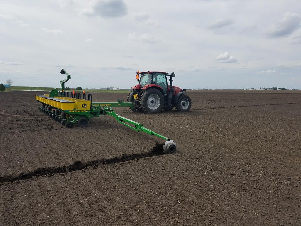 A27Killian's tweet image. #PLANT17 #CORN PLOT with @fsa_Tom and @Asgrow_DEKALB #INVISION #DEKALB @FSServices @GMK_Agronomy @FieldView  #PIATTFS #GETBUSHELS #GROW17