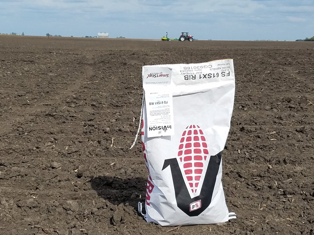 A27Killian's tweet image. #PLANT17 #CORN PLOT with @fsa_Tom and @Asgrow_DEKALB #INVISION #DEKALB @FSServices @GMK_Agronomy @FieldView  #PIATTFS #GETBUSHELS #GROW17