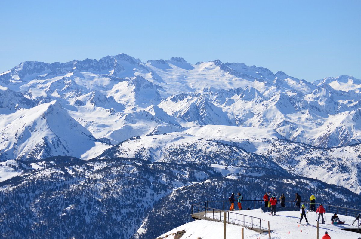 Aguesta sason era estacion d'esquí de <a href="/baqueira_beret/">Baqueira Beret</a> artenh 808.000 esquiaires en 143 dies de foncionament .