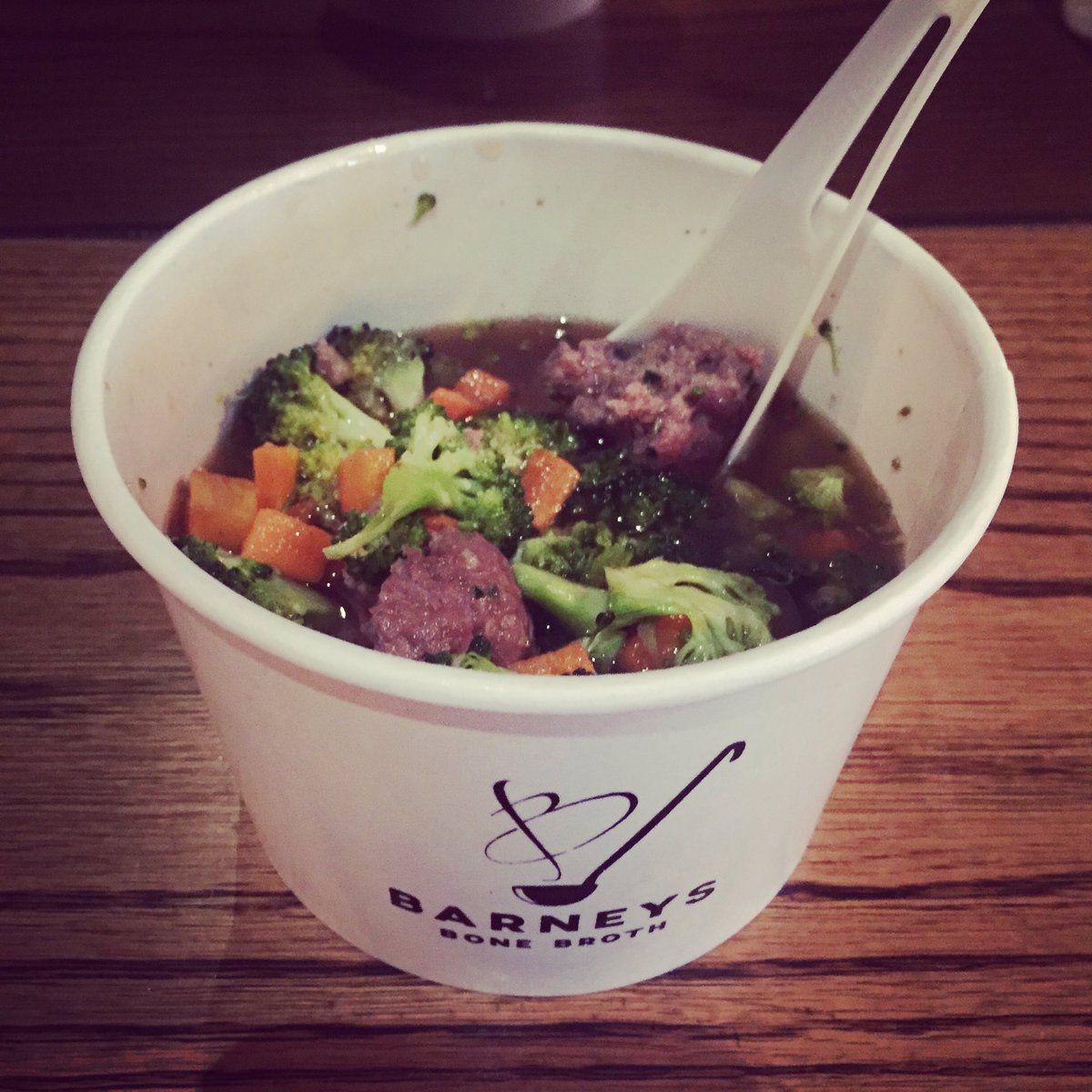 barneysbroth's tweet photo. Grass fed meatballs with carrot &amp; broccoli in our signature broth. 👌🏻😋 https://t.co/r6MjwRTKUj