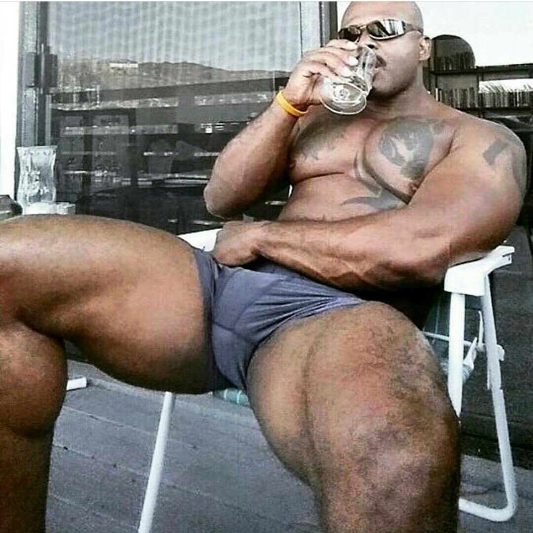 Slideshow long and thick black dicks on muscle hunks.