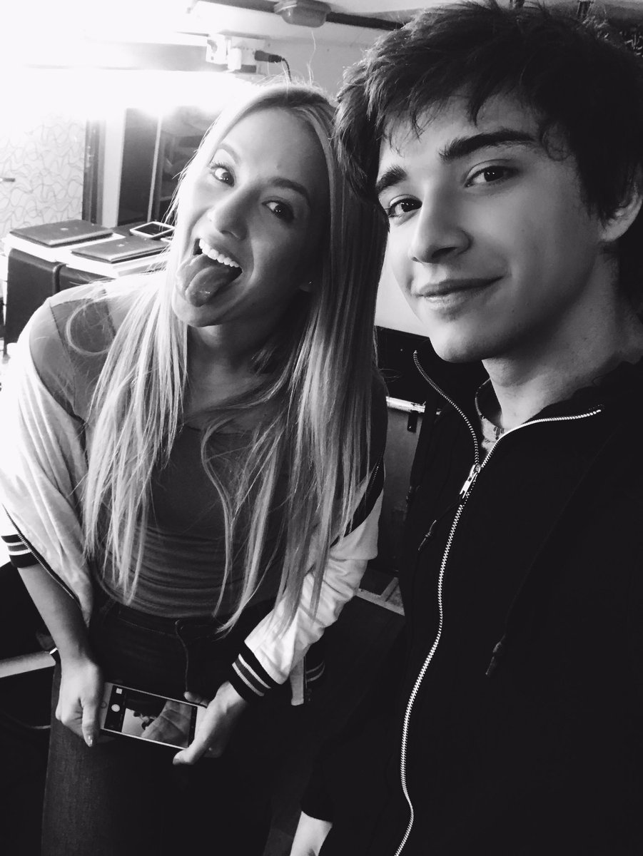 JulianSerrano01's tweet photo. Micaela y Pedro #QuieroVivirATuLado  🔥 con @flor_vigna https://t.co/TtZstnCwgB