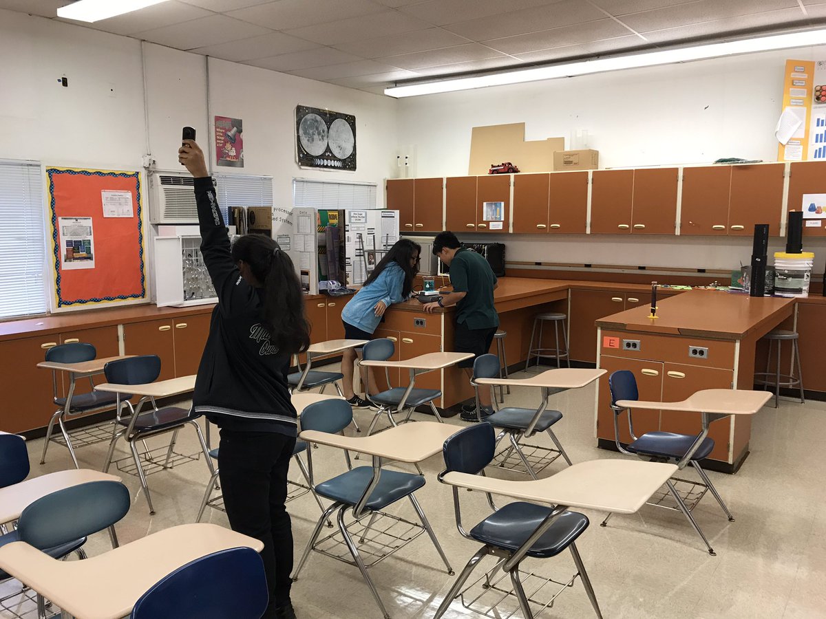 mrs_sills's tweet photo. Creating 360 breakout rooms using @theta_official and @ThingLink @ThingLink_EDU #designthinking #mpimiddle #midpacific https://t.co/8kVNVlGNeo
