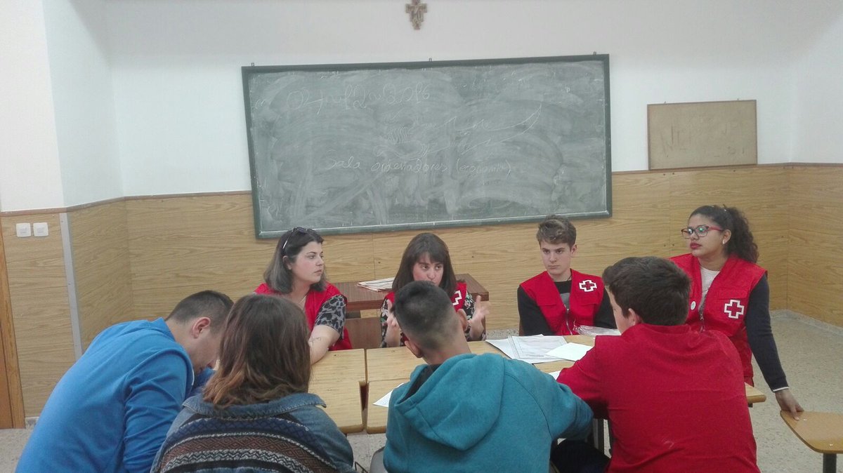 CruzRojaCuenca's tweet photo. Voluntarios de CR #Tarancón, con alumnos de 4º del Colegio Melchor Cano, aprendiendo sobre las entidades sociales y su marco de acción. https://t.co/llmoXLjqJP