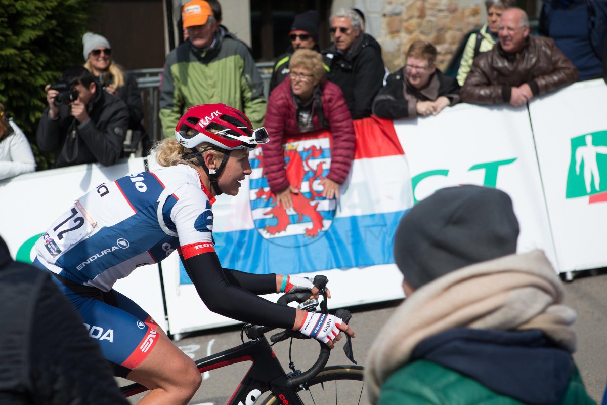 cervelo's tweet image. Allie Dragoo of @CerveloBigla digs deep on her #S5 during a steep climb at #flechewallonne #lightweightengineering fal.cn/uPOa