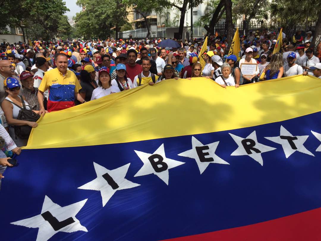 Mitzy. Ya comenzamos a marchar. Porque los venezolanos estamos resteados con nuestro destino y ese porvenir se labra en el presente.