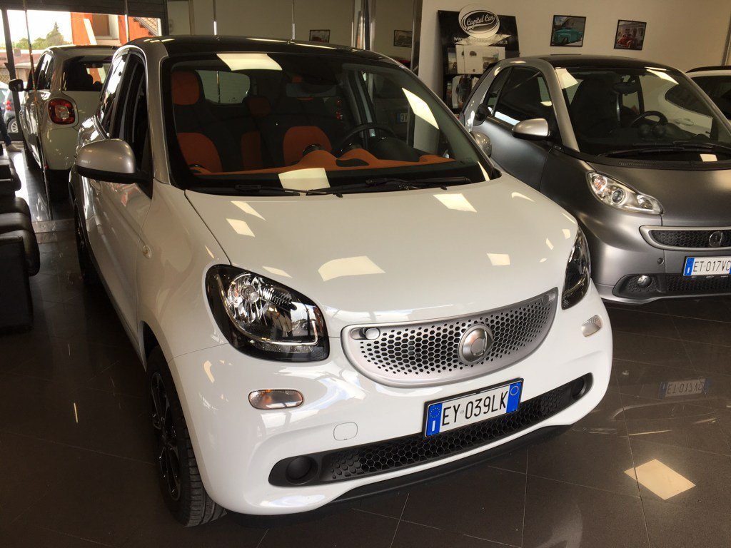 capitalcargroup's tweet photo. SMART FORFOUR !!! https://t.co/8VcCiO2Laj https://t.co/BDXWiezwId