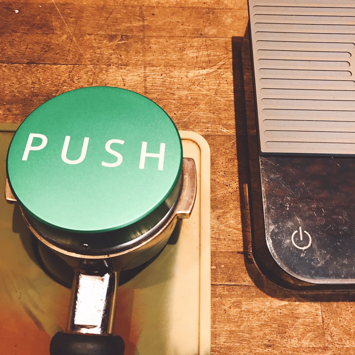 KaFeiBristol's tweet photo. New toy arrived! @ClckwrkEspresso we will tamp like Maxwell :D #coffeegear #pushtamper #precision https://t.co/SdmBGFWB3V
