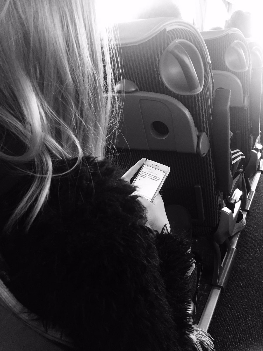 visesiskolan's tweet photo. På väg hem från äventyr med #9C Det skrivs inledningar till #TEDtal till höger & vänster i bussen. Vi avslutar genom att minnas & hylla. https://t.co/OIJUe33Gw0