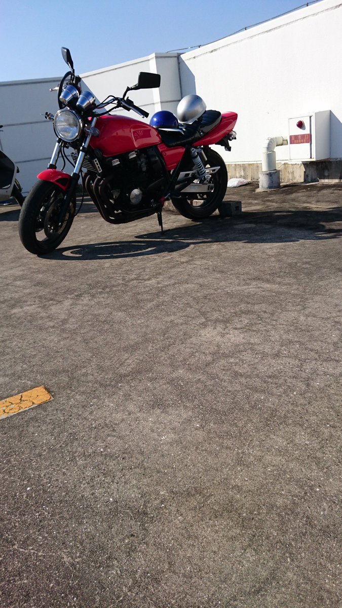 fj6sy5's tweet photo. XJR売ります！
車検ないです
改造点はCBXアクセルワイヤーCBXスイッチボックス84スロナポレオンミラー
番長管
不具合は前の右のウインカーの電球が
一つとれてるだけです。
値段は15万です。
分割は最低二分割まででお願いします
#拡散希望 https://t.co/cQG0YmWMGO