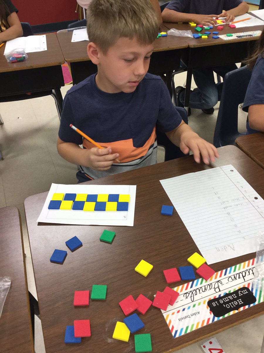 cassielclark16's tweet photo. Measuring area of shapes with square tiles! @NISDMurnin @MurninMath #squareunits #scoot https://t.co/Jw1Xu6wywD