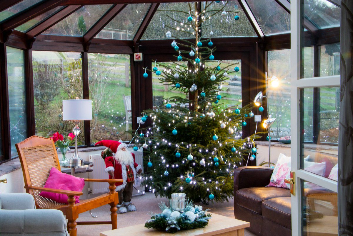 Let's finish the week with a reminder that #Christmas is just around the corner...!! bit.ly/ForestBarns #ukholiday2017