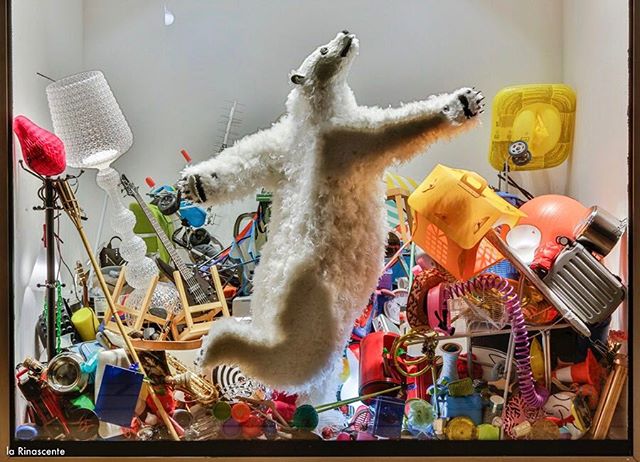 seattleartfair's tweet photo. Just in! Galleries from around the world return for #SeattleArtFair. Browse the lineup: https://t.co/bhhkAE75mQ https://t.co/0qIHPuWGwv