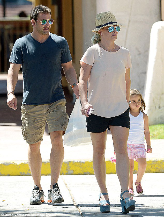 Happy 40th Birthday to Britney\s brother Bryan Spears. 