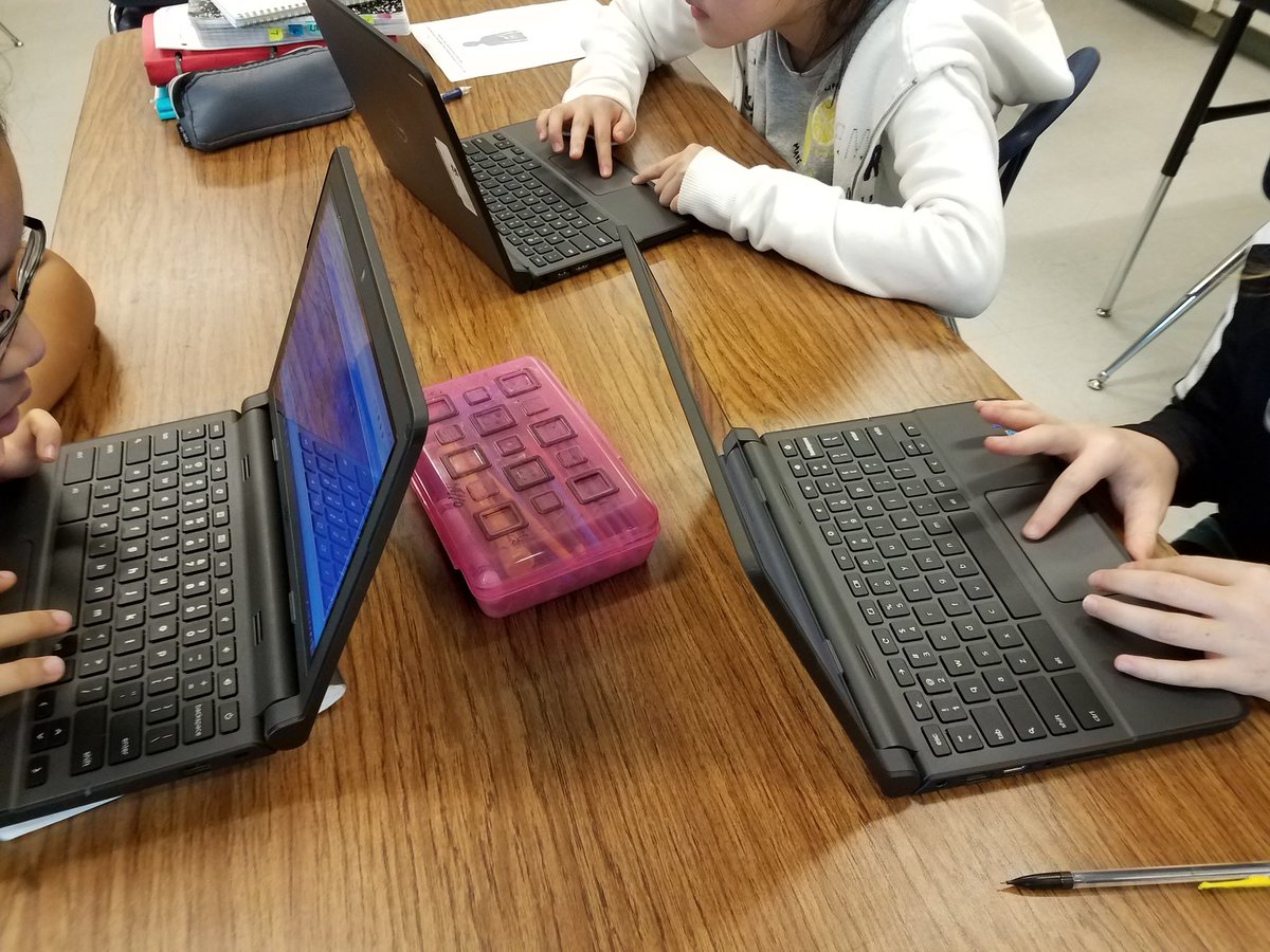 scimenchaca's tweet photo. Floating Spheres multicellular organisms. Sooo hardπ#CeVMS #legendsof learning #RRISD @cevmsjags @jillmgregory @CeVMS_Tech @legendlearning https://t.co/GpAPGvZU8c