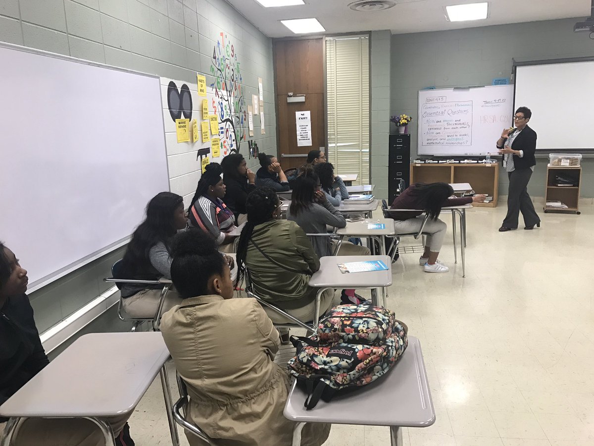 Rebecca Mott is here talking to our freshmen about the amazing works of TVA! They are very thankful for TVA. #CHSBizChat