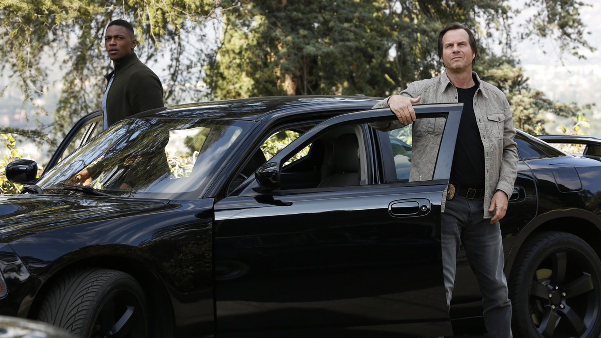 TrainingDayCBS's tweet image. Frank goes on a rogue mission. Here&apos;s everything we know about #TrainingDay&apos;s season finale so far: bit.ly/2oVdalU
