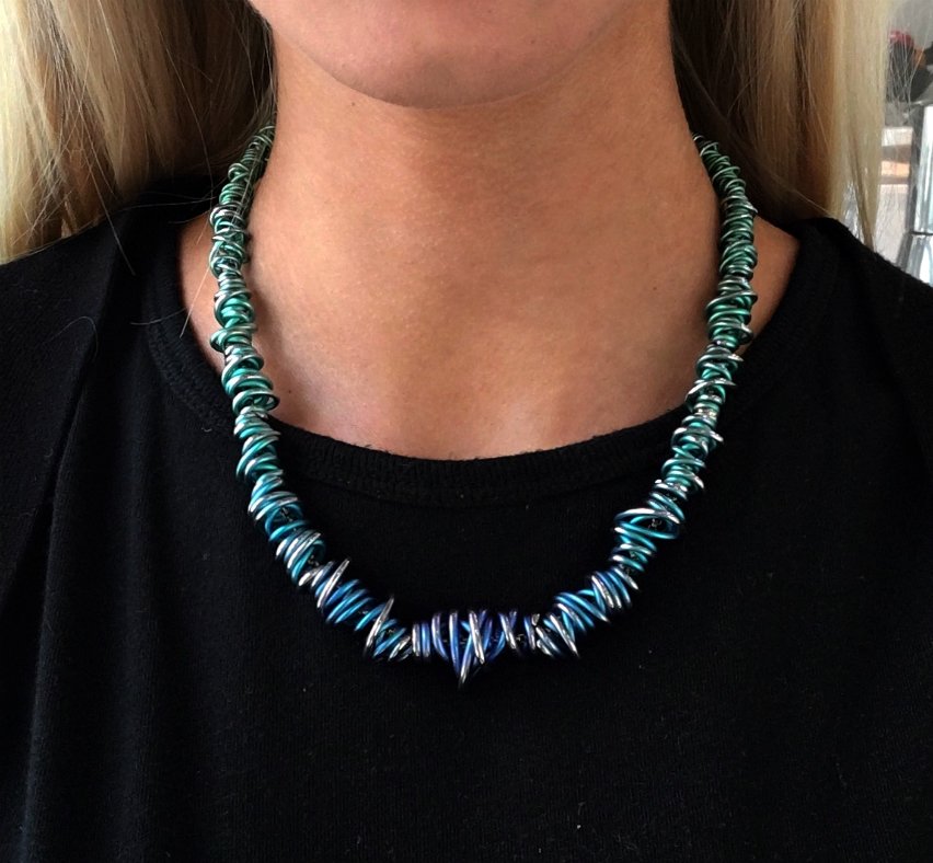 Quadri_of_Bath's tweet image. New anodised titanium chaos necklace @milsomplace @PrismJD @bestofbath #titaniumjewellery #fashion #colour #bathshopping #cityofbath