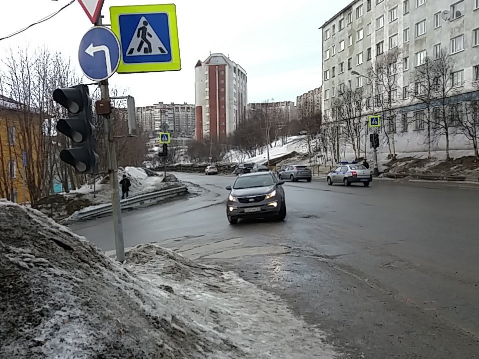 RyabOFF's tweet image. Перекресток Ленина-Папанина: не работает ни один светофор. #мурманск #дороги51