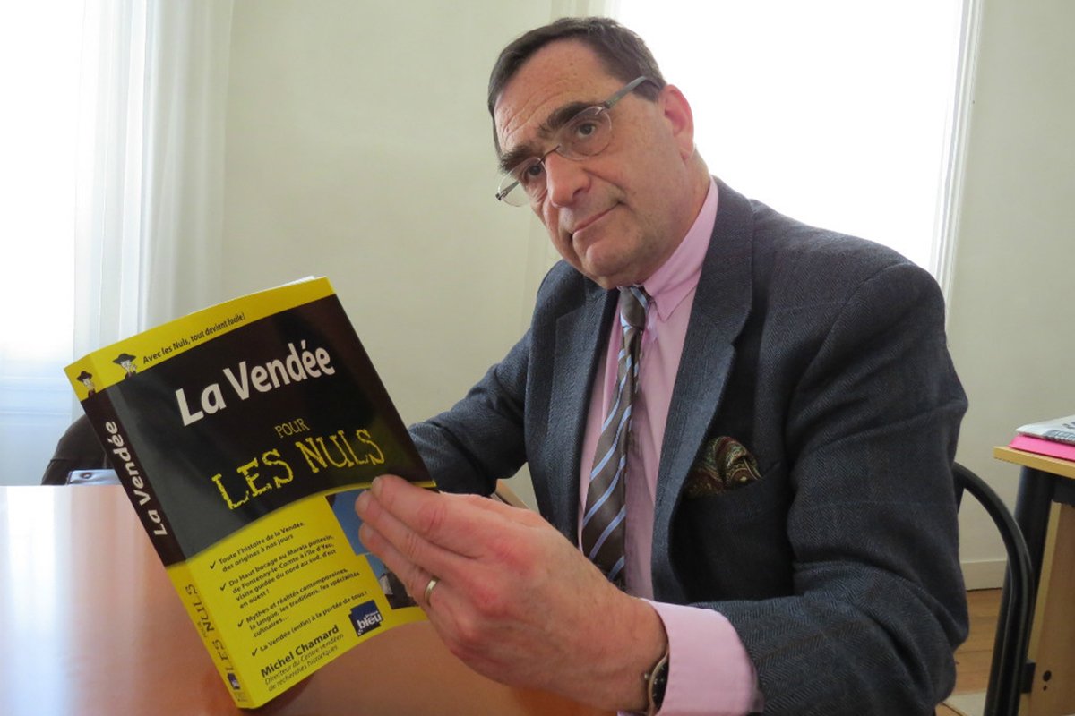 DepVendee's tweet photo. Pour en savoir + sur la #GuerreDeVendee, M. #Chamard, @ICES_UnivCatho, sera en conférence à la #Chabotterie ce 23/04 https://t.co/8X5yXIe0eW https://t.co/327bINId3j