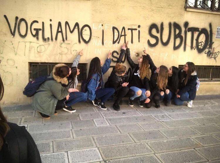 AMArTAras's tweet photo. Vogliamo i dati subito! #museomarta #amartaras #asoc #asoc1617 #teamasoc #opencoesione #ascuoladiopencoesione #dati https://t.co/6JRVuppDD9