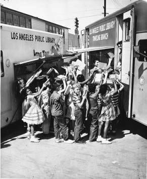 ReadingRelated's tweet photo. Historical Bookmobiles https://t.co/Tj6DmfJCKp
