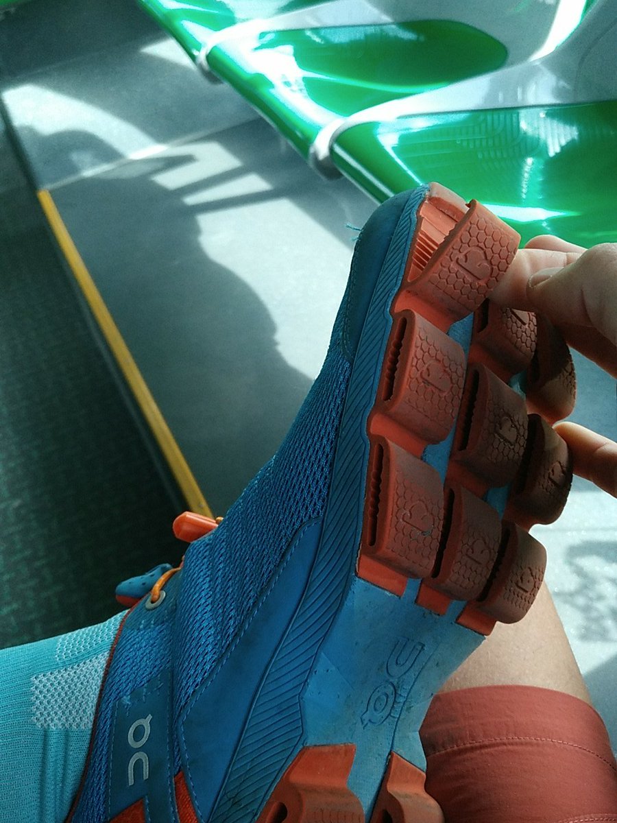 Danijb25's tweet photo. @on_running y su durabilidad...
Muy cómodas pero dejan mucho que desear https://t.co/986LcFBmUU