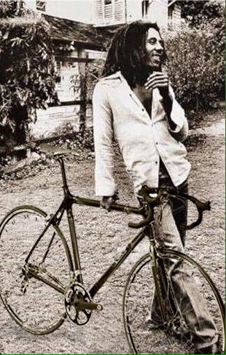 velovekcom's tweet photo. Bob Marley and his bike https://t.co/Upj7g07OgG #FolloForFolloBack #follo4follo @velovekcom #folloalta https://t.co/ioyz0l8Qmg