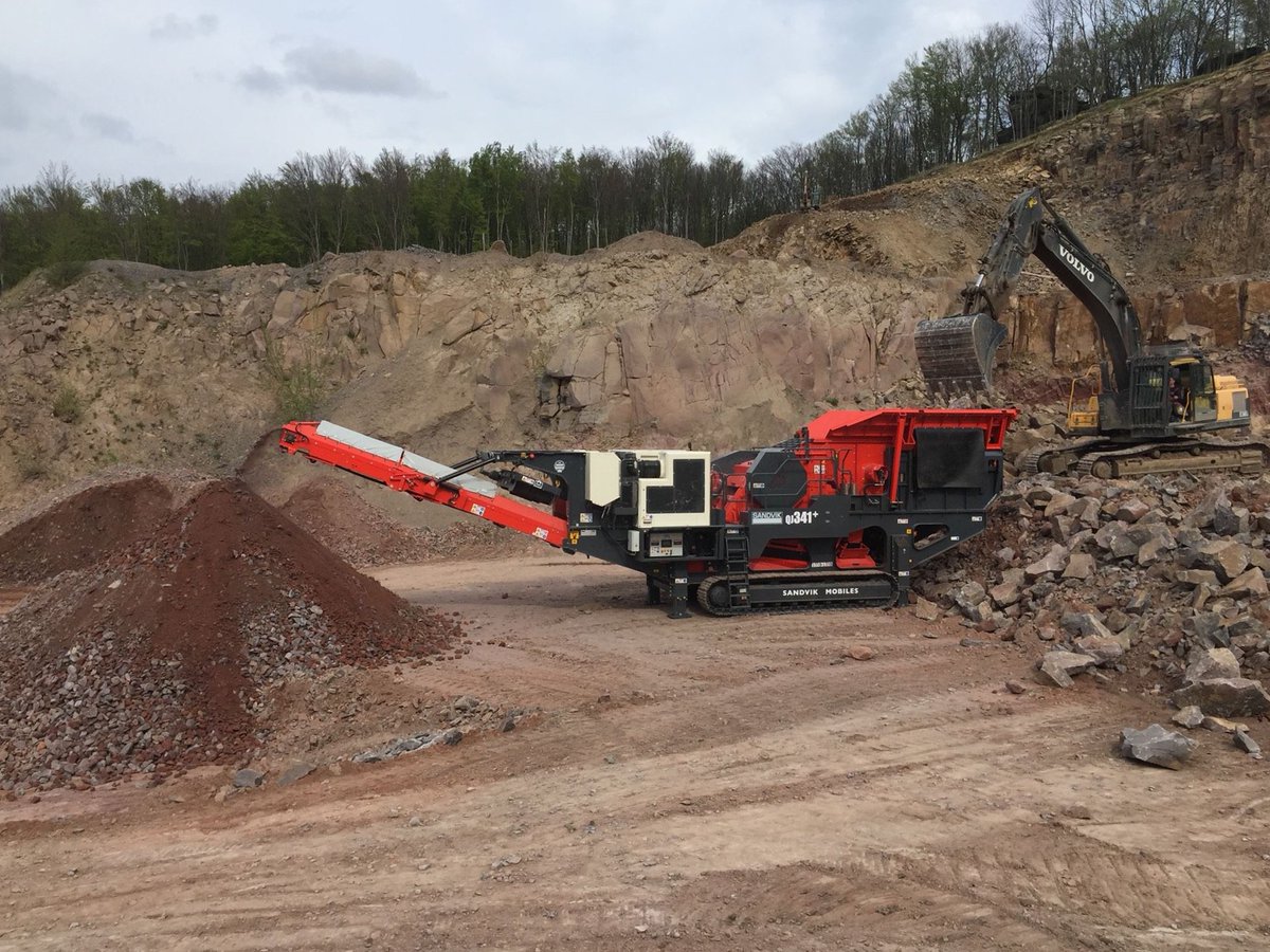 sandvikmobiles's tweet photo. Recent delivery of a QJ341+ to Slovakia working well with good results. Thanks for sharing #Sandrock #Czechdistributor #Sandvik #quarrying https://t.co/xu234fQ1AR