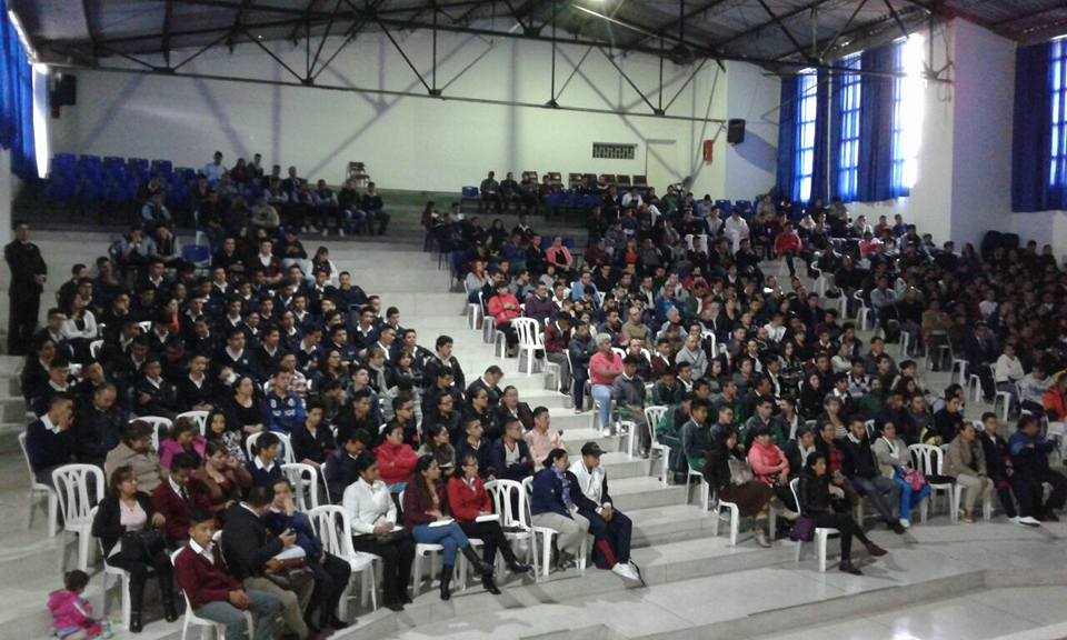 RECLUTAMIENTOCO's tweet image. Nuestros héroes #Multimisión, brindan una charla informativa a los estudiantes del grado 11, acerca de la definición de la Situación Militar
