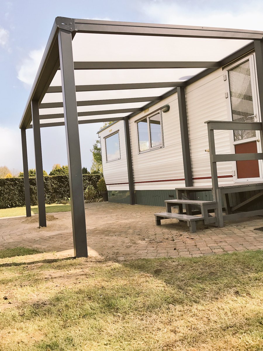 Gisteren een prachtige #terrasoverkapping gemonteerd met <a href="/Theovandijk1/">Theo van Dijk</a>  en @jerrysloot. Voor info kom gerust langs in onze showroom.