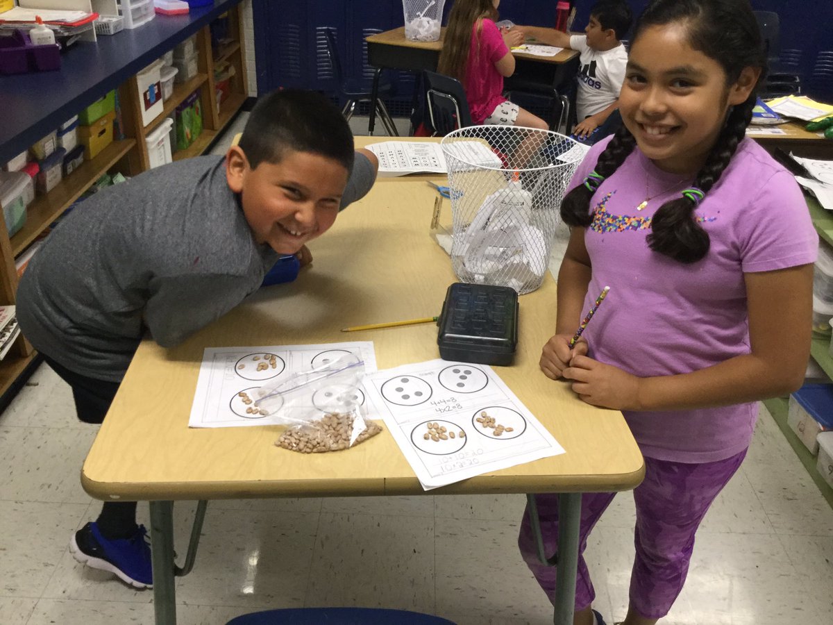 teacher_tonja's tweet photo. Multiplication models with a partner. #2Xthefun! @hachienorthside https://t.co/tr2puR4GMb