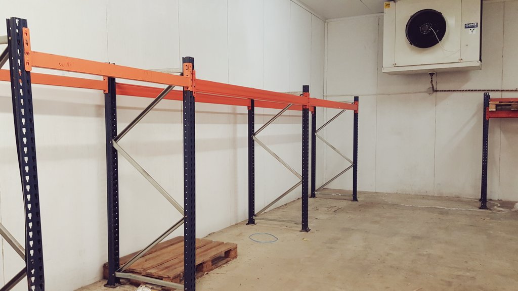 WeirdBeard_Brew's tweet photo. Got keys to our third unit. Plenty of space to keep our beers stored super fresh, nice & cool before it makes its way to you #beeratitsbest https://t.co/Iqf9ZYjjbs