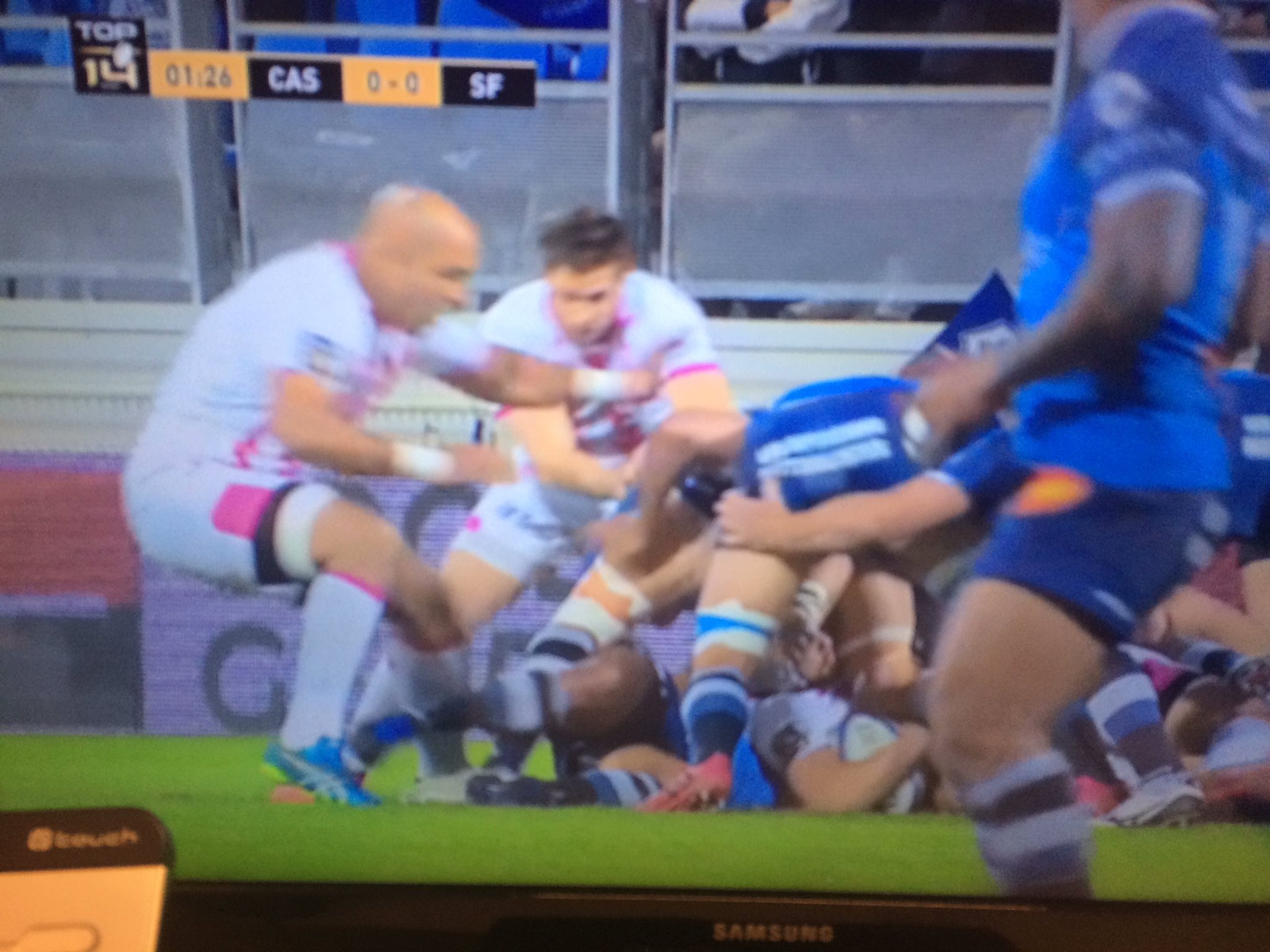 Happy Birthday Meyer Bosman! Cadeau, victoire à Castres pour !! Je matte le match au bureau 
