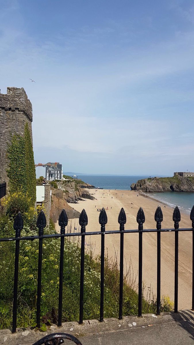 sally13phillips's tweet image. Sunny day in #Tenby ☀️😎with @stdavids_soap visiting @TheCranny 🕯🕯#Pembrokeshire #beingatourist