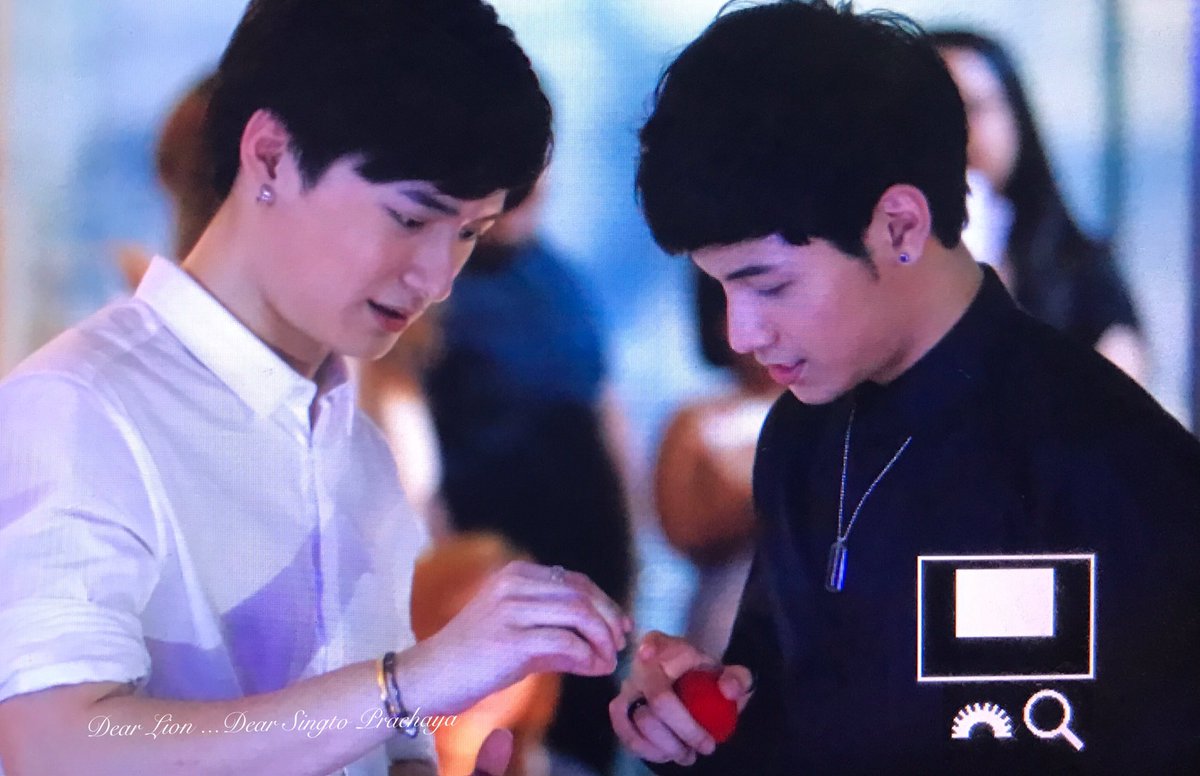 DearLion0728's tweet photo. 19.04.17
#SingtoPrachaya 
#KristPerawat 
#ทีมพีรญา #perayahome 
สวมแหวน! 💍 https://t.co/zB1VeOmXjd