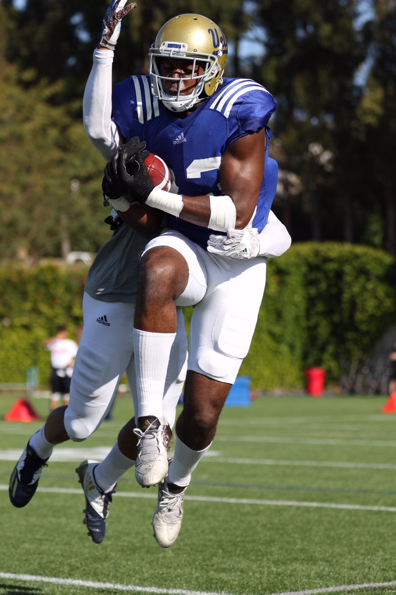 UCLAFootball's tweet photo. Practice 9

#GoBruins | #SpringBall https://t.co/buSVxWTKh3