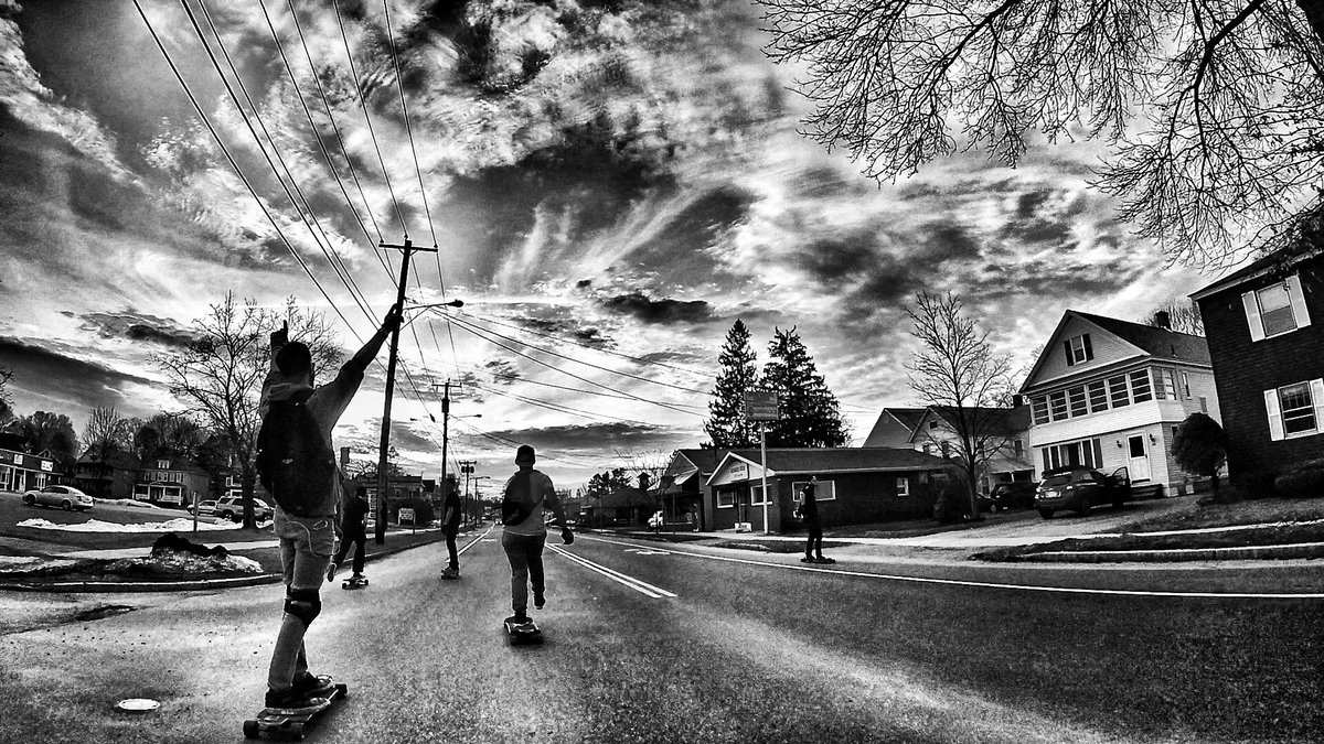 Robert_Perry84's tweet photo. 🤘Freedom🤘 @photography #blackandwhitephotography #art #longboarding @neversummerind #neversummerind @snapseedapp #snapseed @GoPro #clouds https://t.co/fk4y8yeZKk