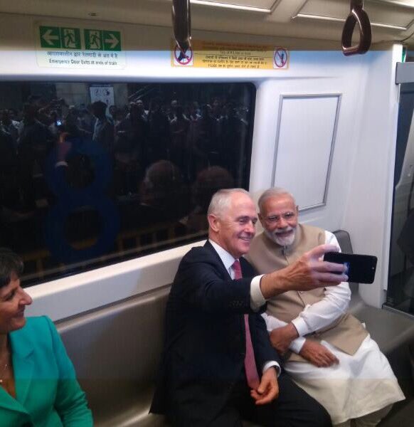 tahirehan's tweet photo. After selfie session with #ozPM in Delhi metro. #TurnbullMalcolm abolished 457 visa. #BJP says modi is improving India's image globally https://t.co/60NfqygtCe