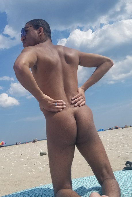 MIC surveying the beach and what was going on. #ManBuns ~Phx https://t.co/S6BjMhBGNv<a href="/tag/manbuns"class="tags"><span>#manbuns</span></a>