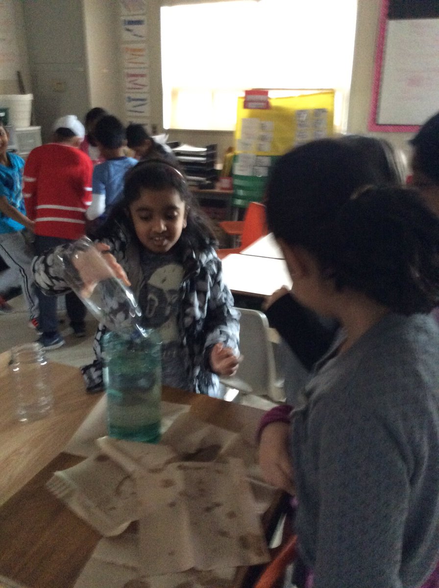 ridgeview2_3's tweet photo. Using recyclable materials with lights and technology off during math exploration #earthweekrps @RidgeviewPS https://t.co/GDFgcI8yQI