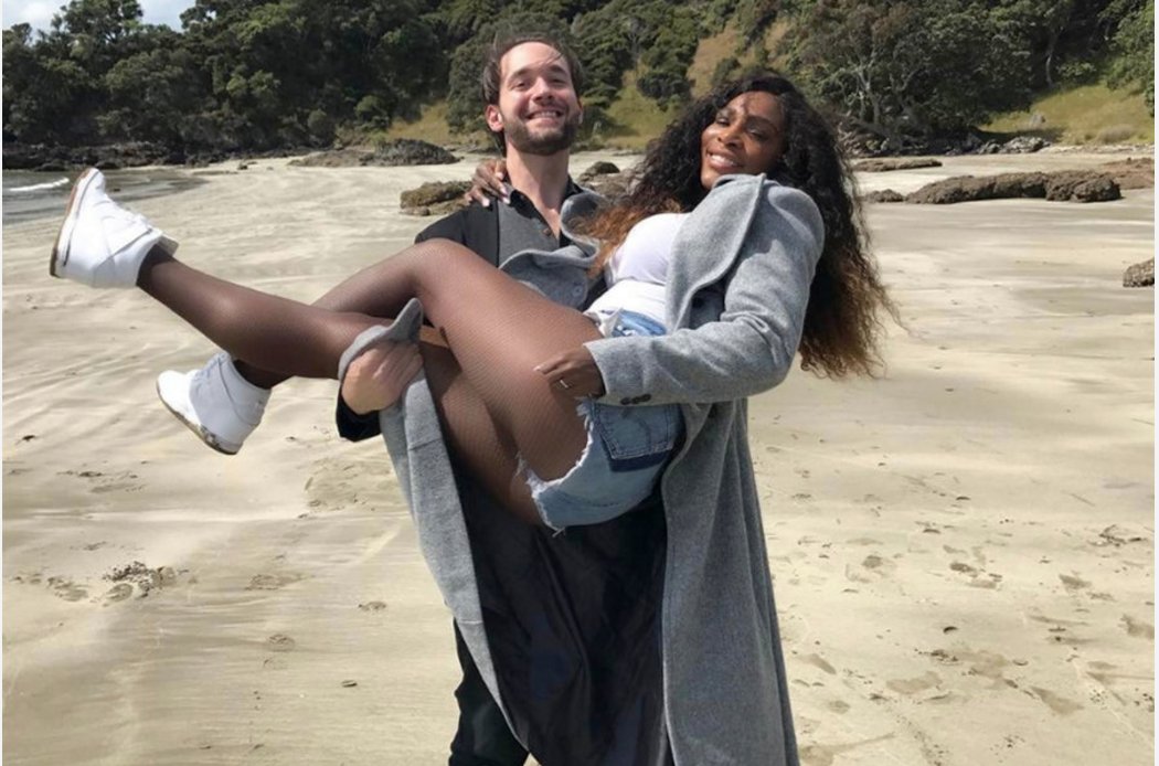 Serena Williams gives birth to baby girl