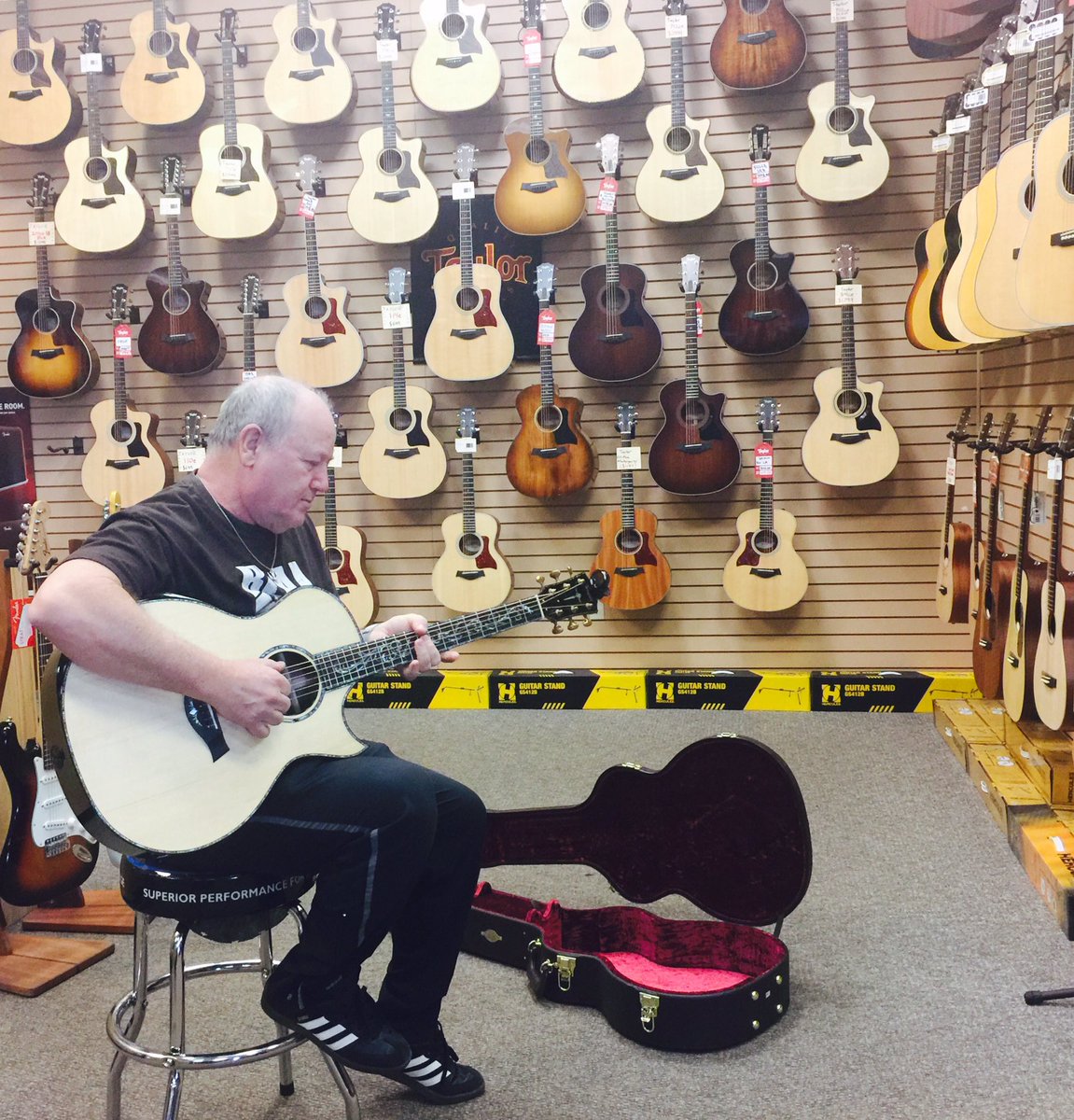 GSMmusic's tweet photo. Awesome sounds from @TaylorGuitars 
#play #music #guitars #houston #texas #Inspire #rock https://t.co/Vpv7rhAXbj