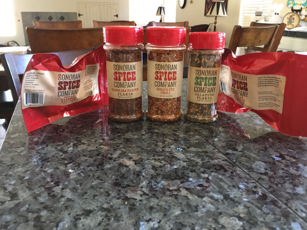 rodcan's tweet photo. Llegaron mis chiles y azafrán!!! @SonoranSpiceCo #carolinareapper #bridseye #jalapeño #saffron https://t.co/ixXCYj2B1X
