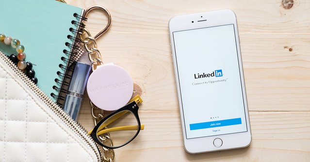 Use social media for more than sharing pictures of your adorable puppy (like for finding a job) bit.ly/2onxlGd