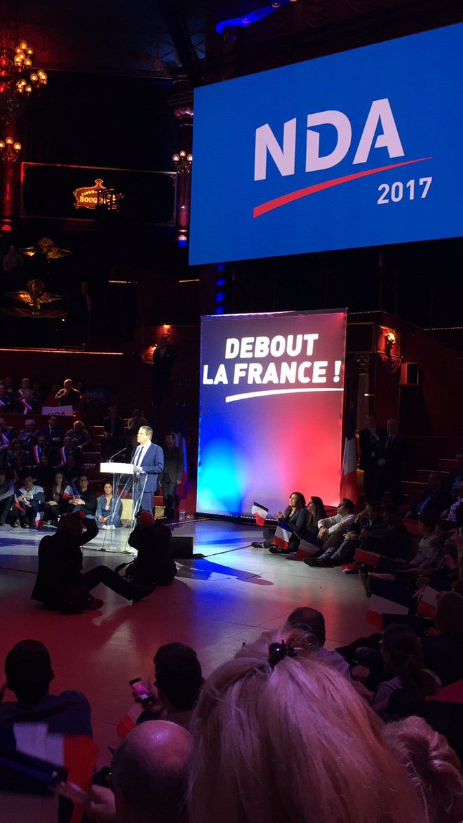 MaximeThiebaut's tweet photo. Magnifique meeting de Nicolas @DupontAignan au Cirque d'Hiver ! Debout la France ! 😃🇫🇷👍 #NDA2017 #NDAParis https://t.co/GYOpPi8hIi